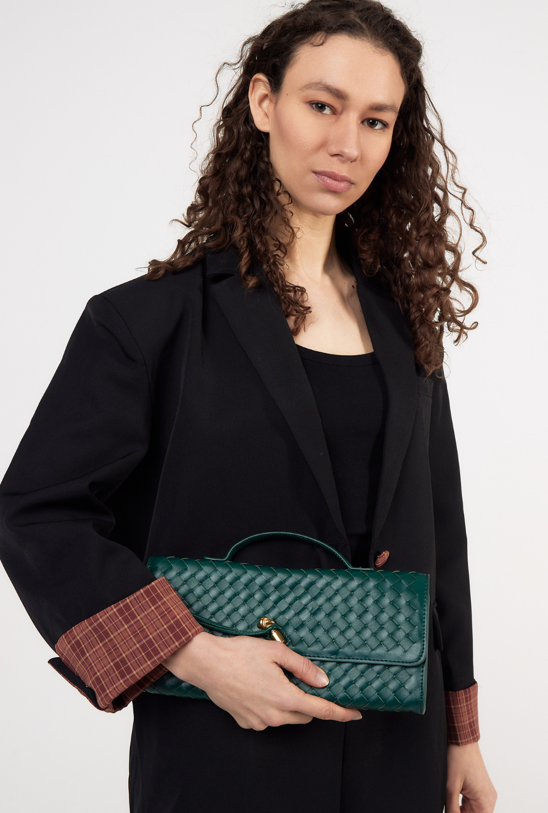 Pochette “Vert Tressé” – Cuir véritable, détail lien doré