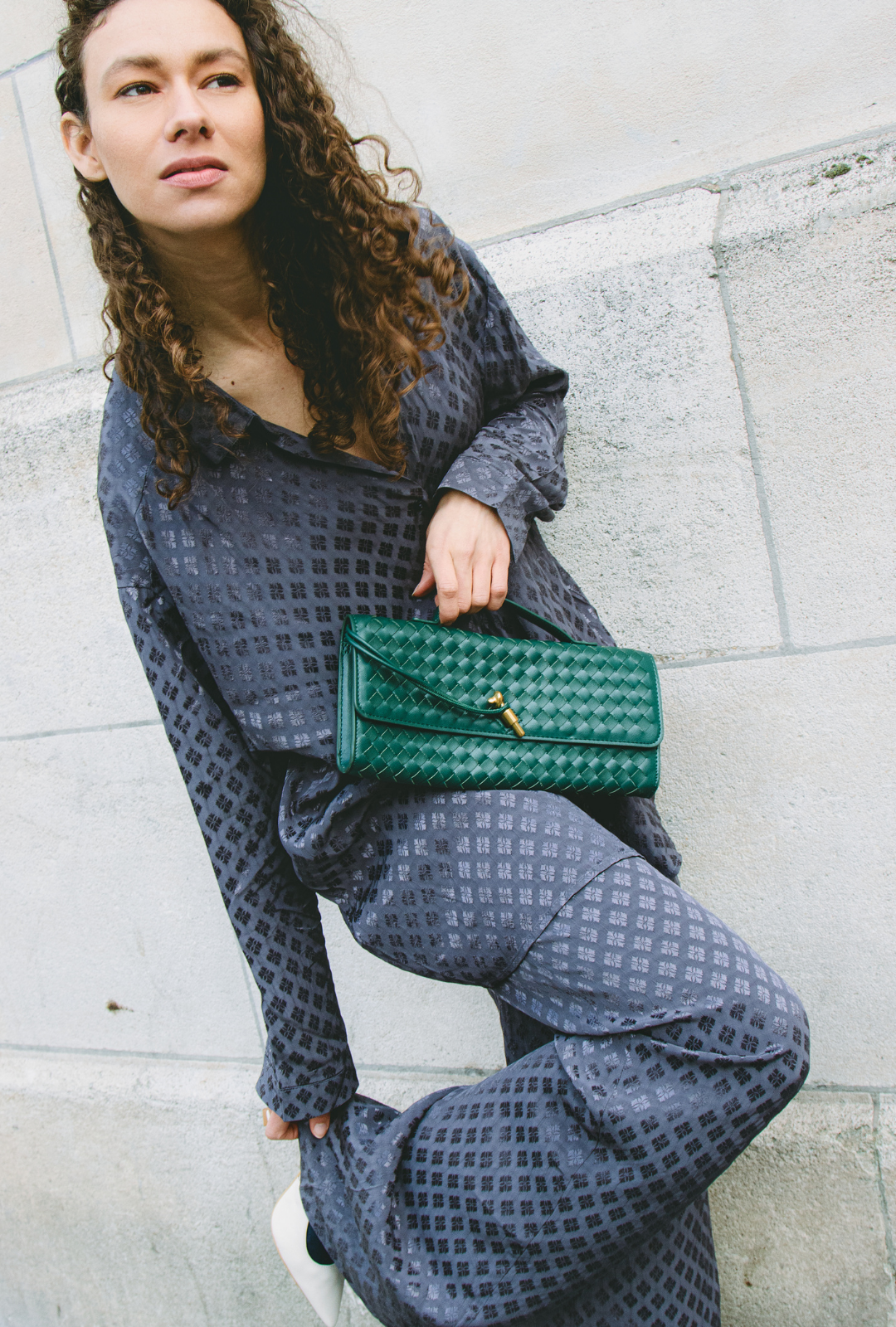 Pochette “Vert Tressé” – Cuir véritable, détail lien doré