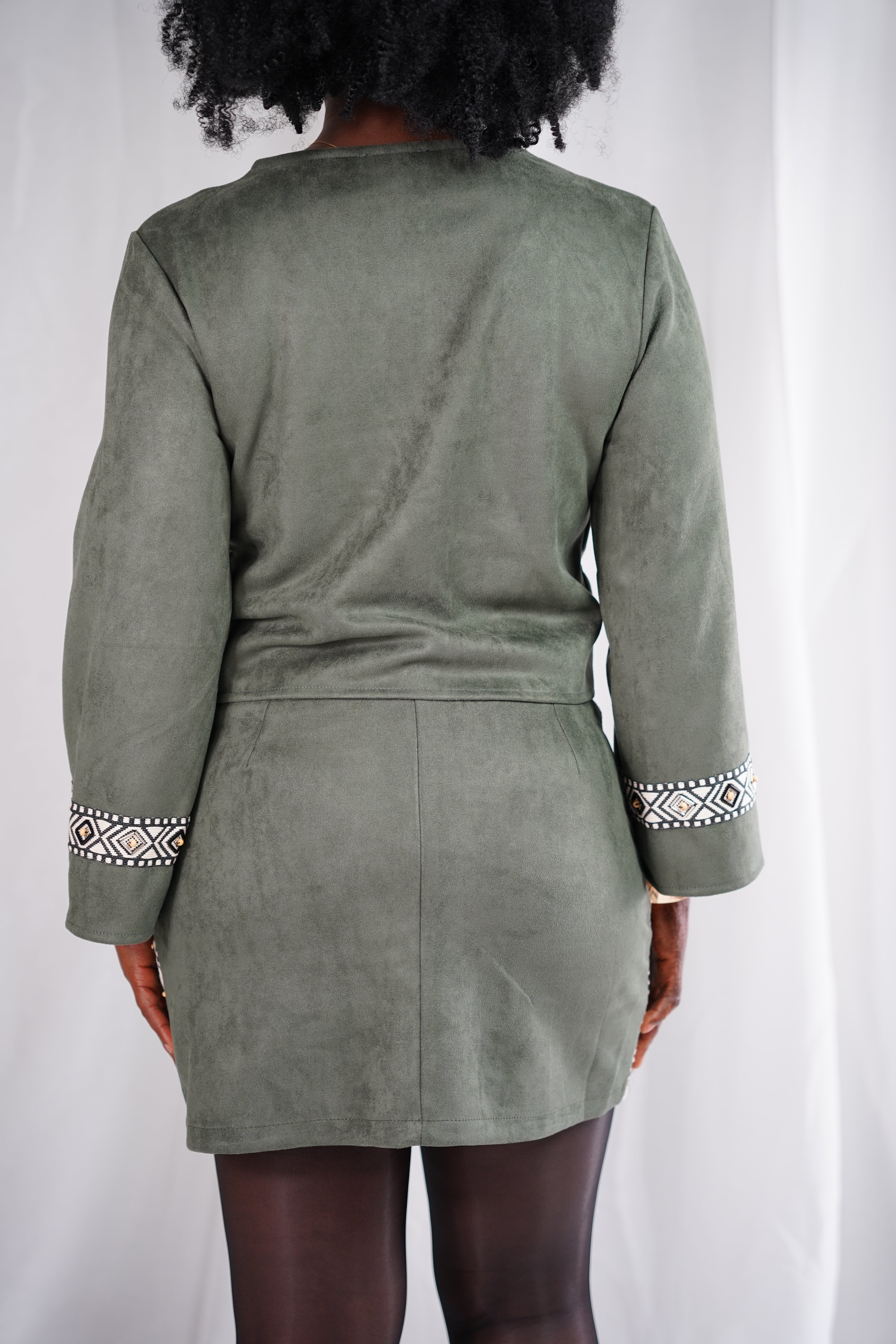 Ensemble Vert Suédine Mini Taille Haute – Détails Bohèmes