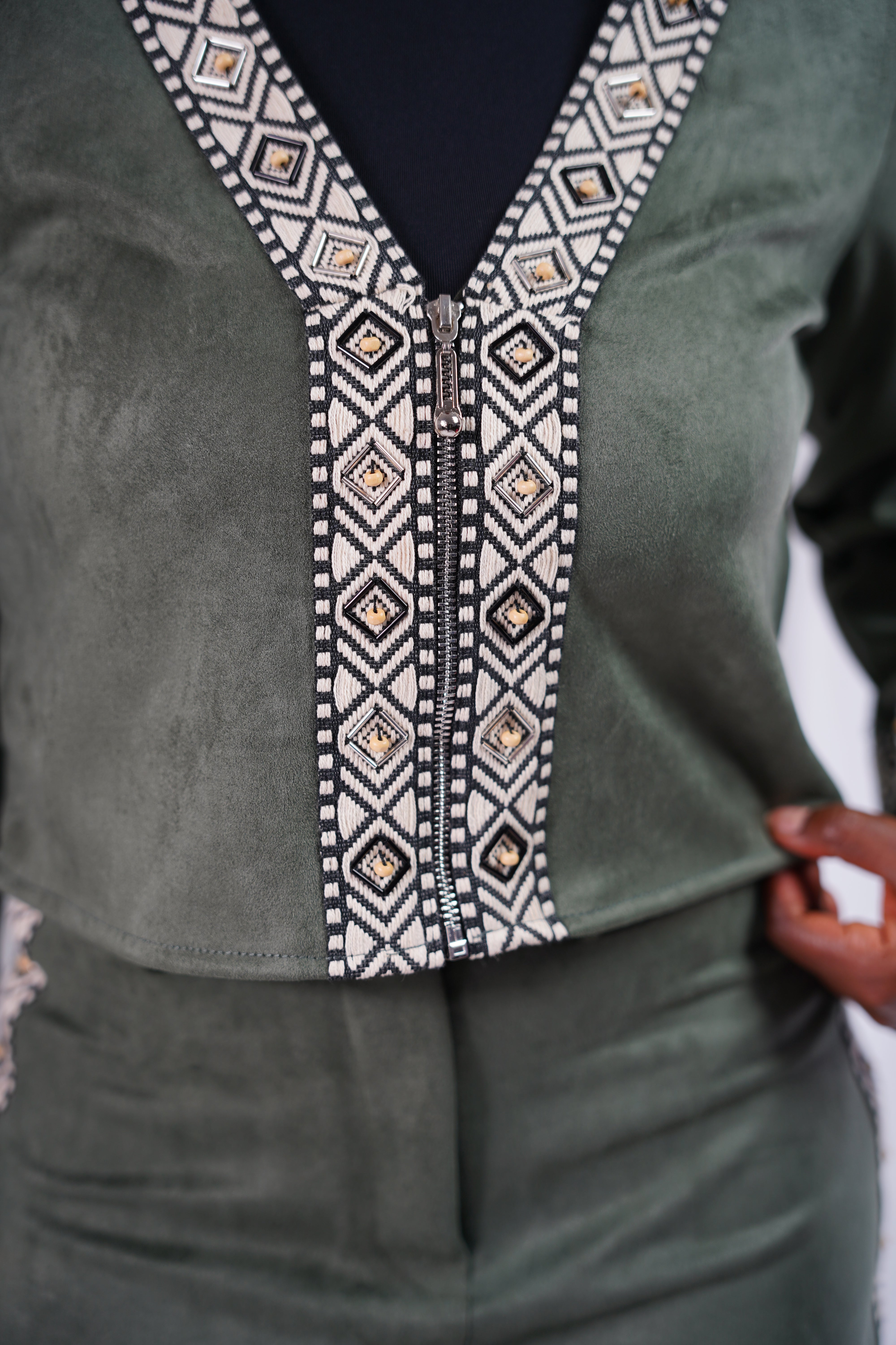 Ensemble Vert Suédine Mini Taille Haute – Détails Bohèmes