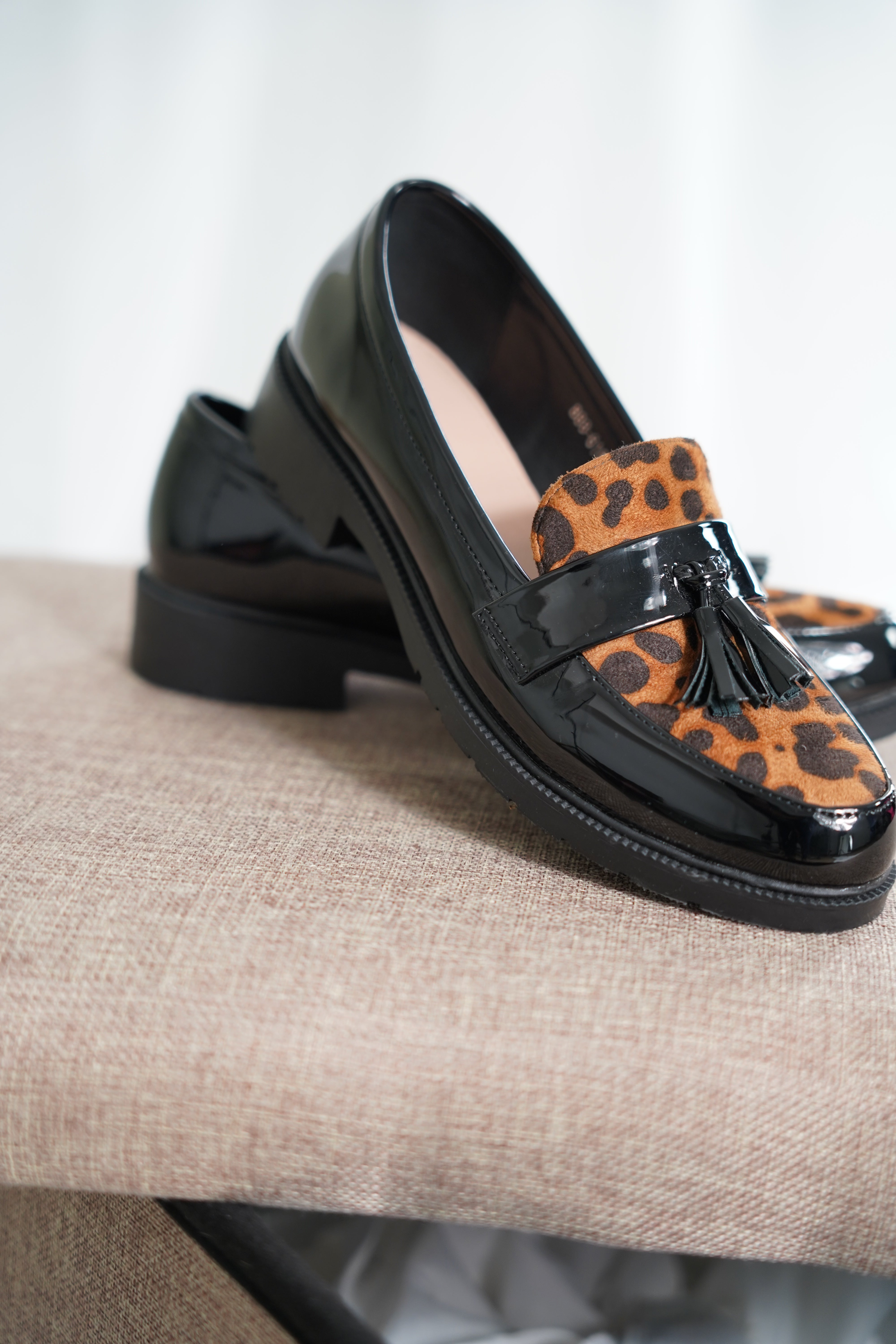 Mocassins Vernis Léopard – Chic & Audacieux