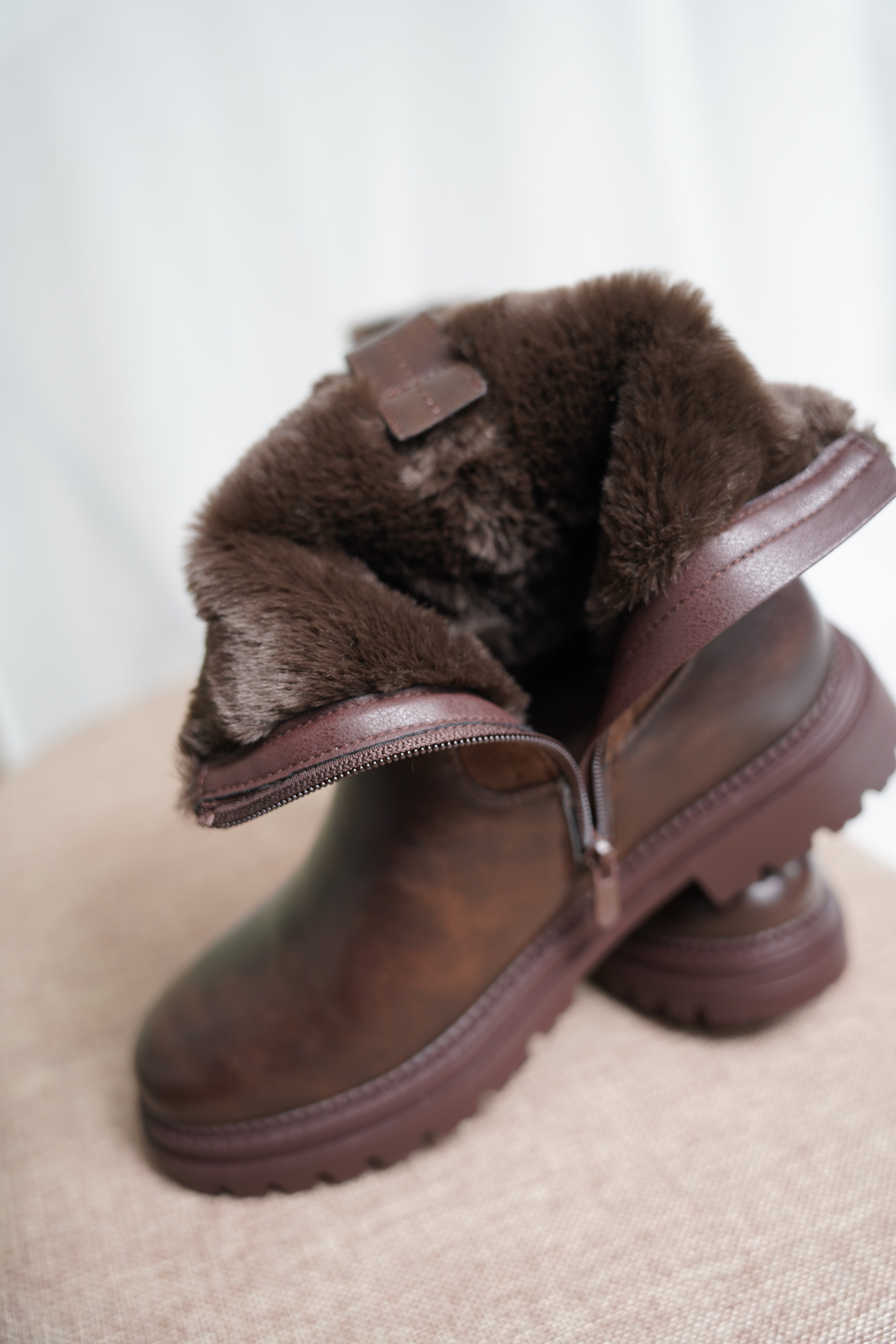 Bottes Courtes Chocolat Doublées Fourrure – Confort & Élégance