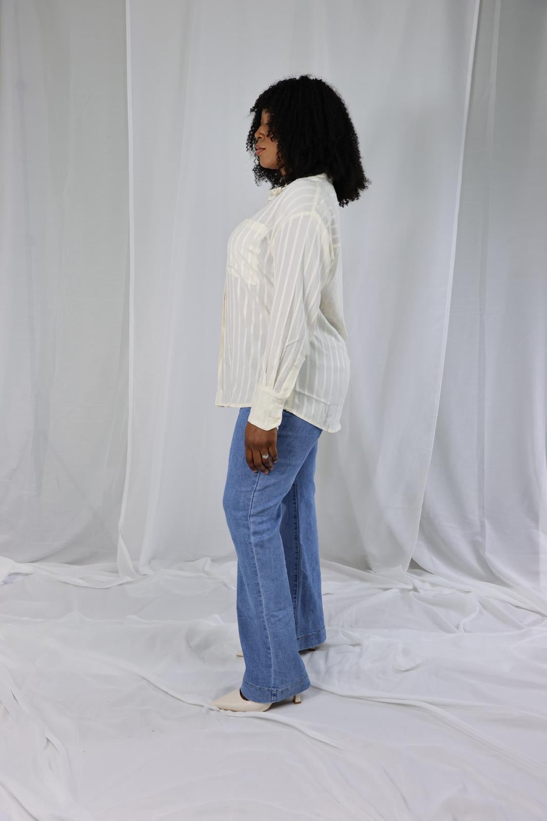 Chemise rayée crème – Élégance décontractée