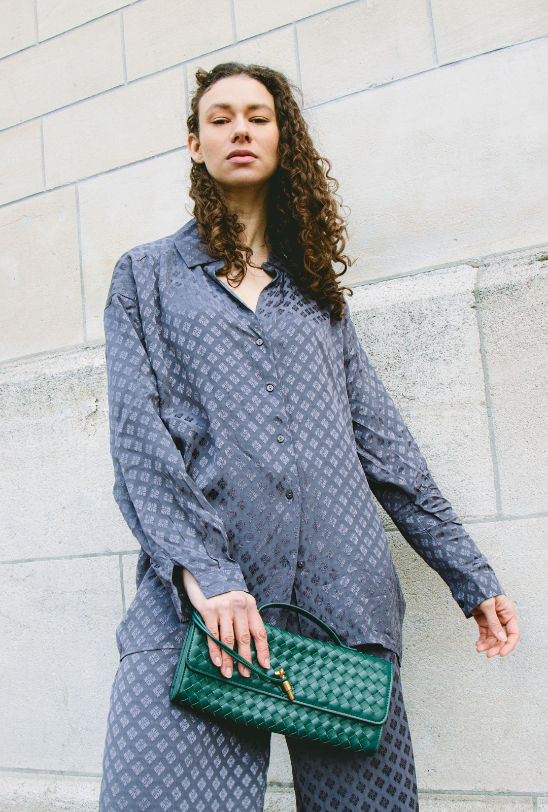 Pochette “Vert Tressé” – Cuir véritable, détail lien doré