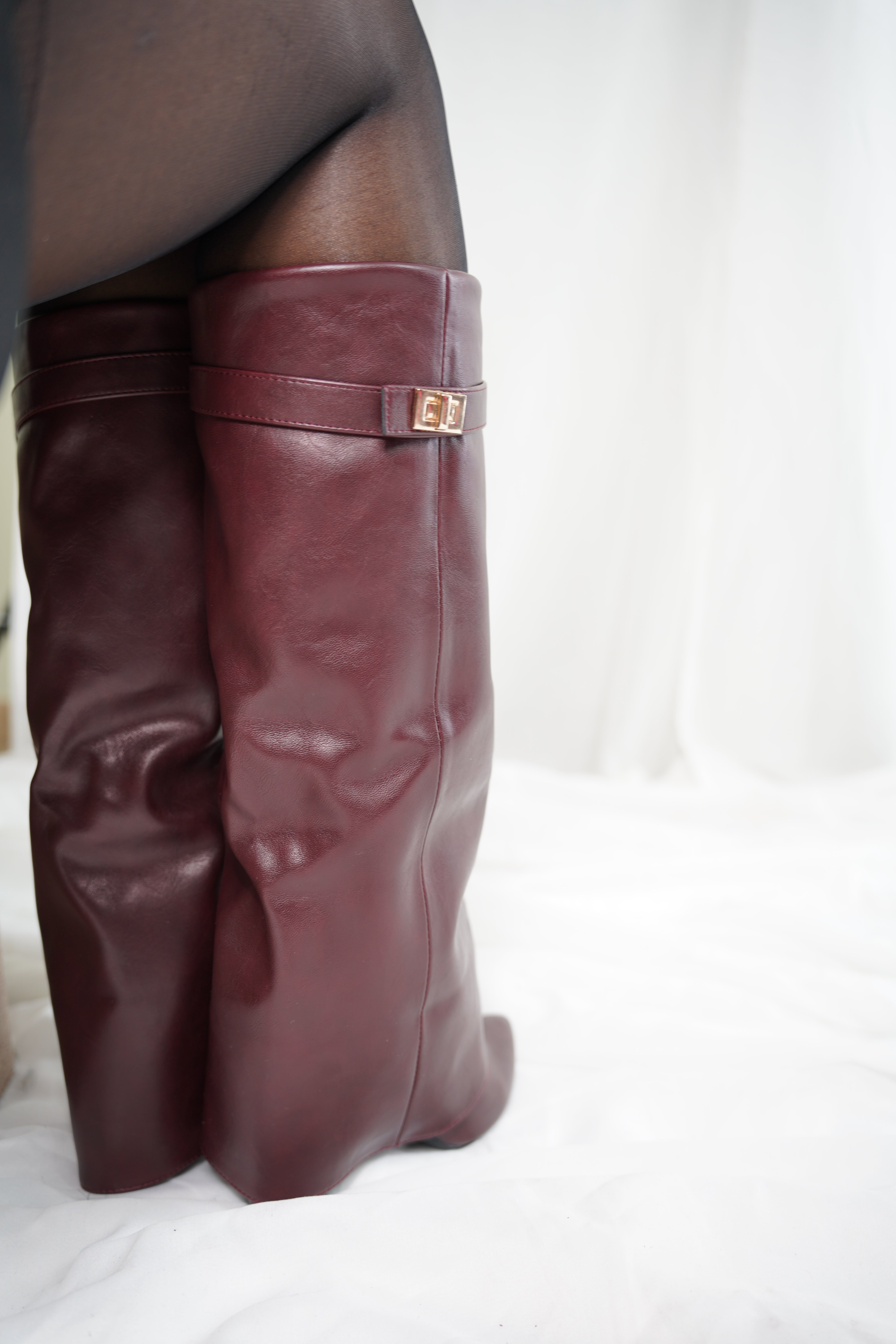 Bottes Hautes Bordeaux à Talon Compensé – Finition Dorée