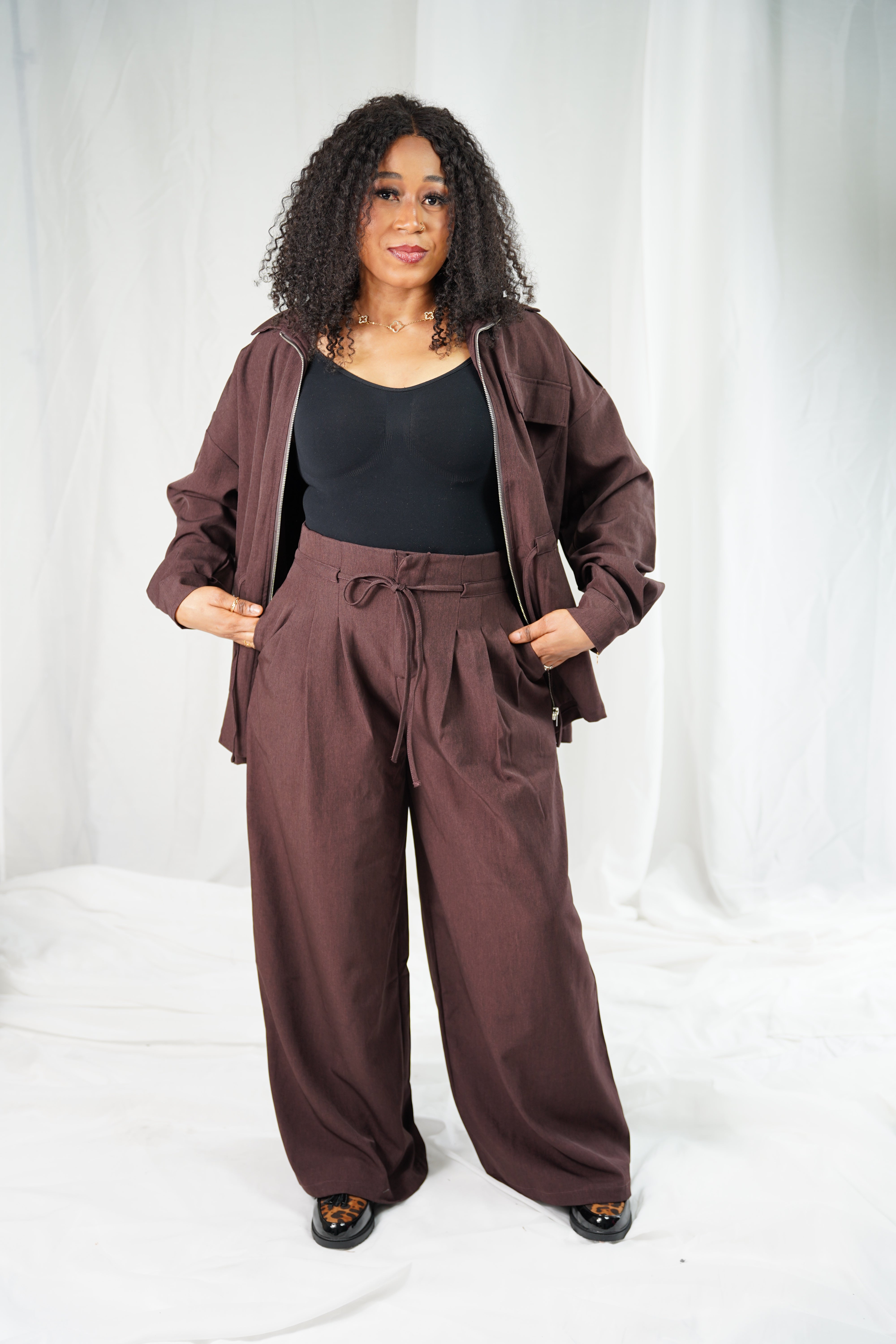 Chemise Veste “Cacao Chic” – Coupe Oversize à Cordon