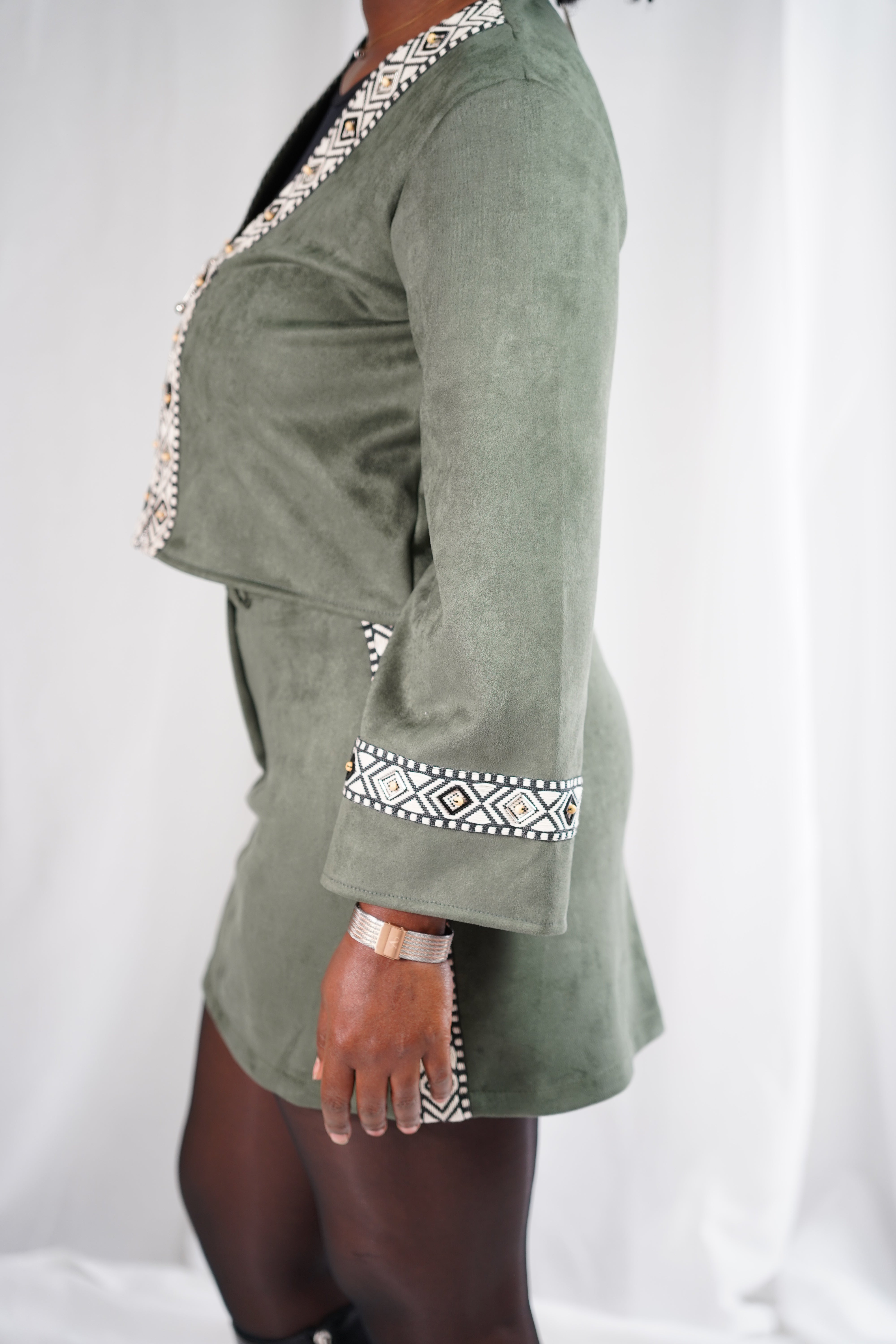 Ensemble Vert Suédine Mini Taille Haute – Détails Bohèmes