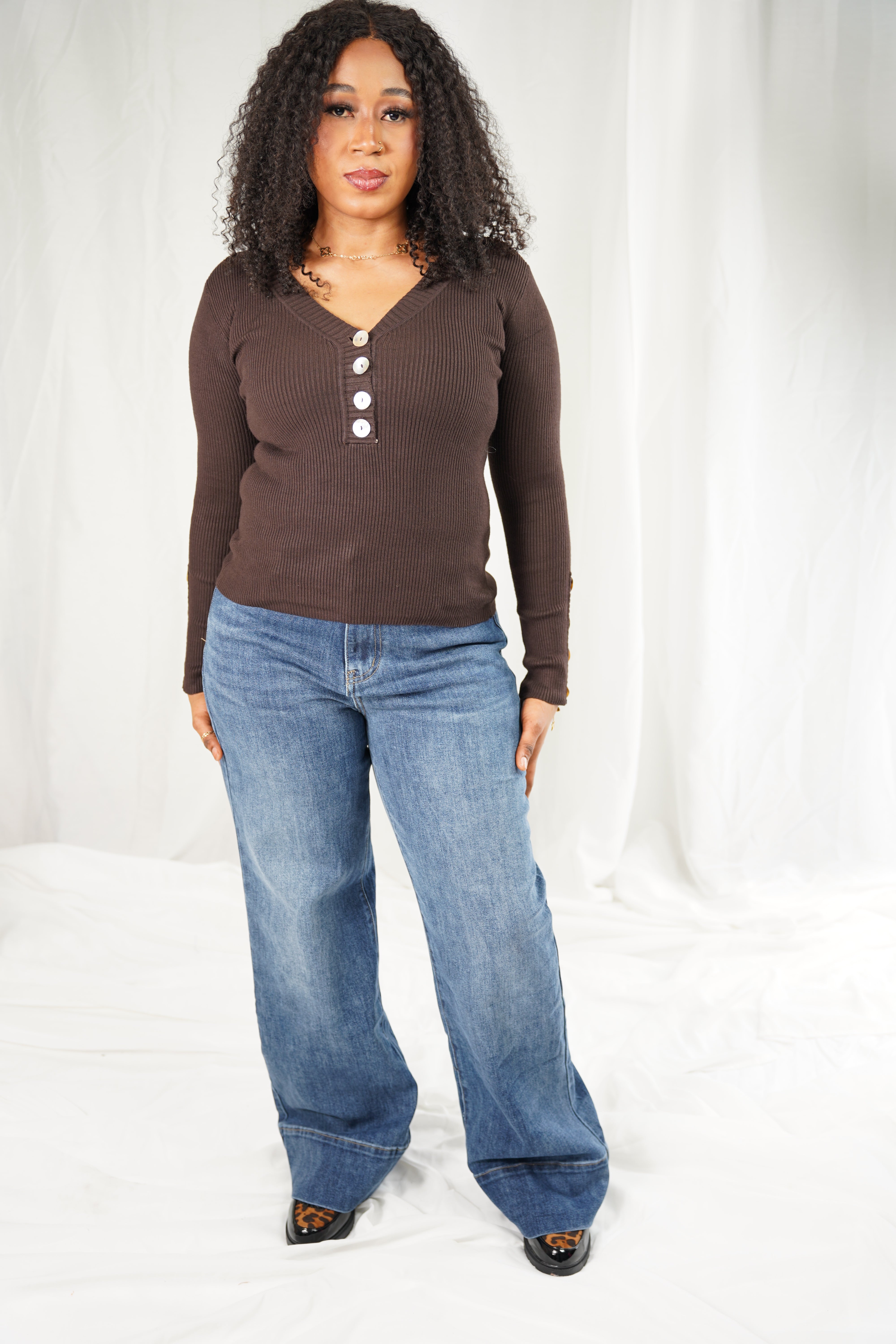 Top Côtelé Chocolat à Boutons Nacrés – Ozelies