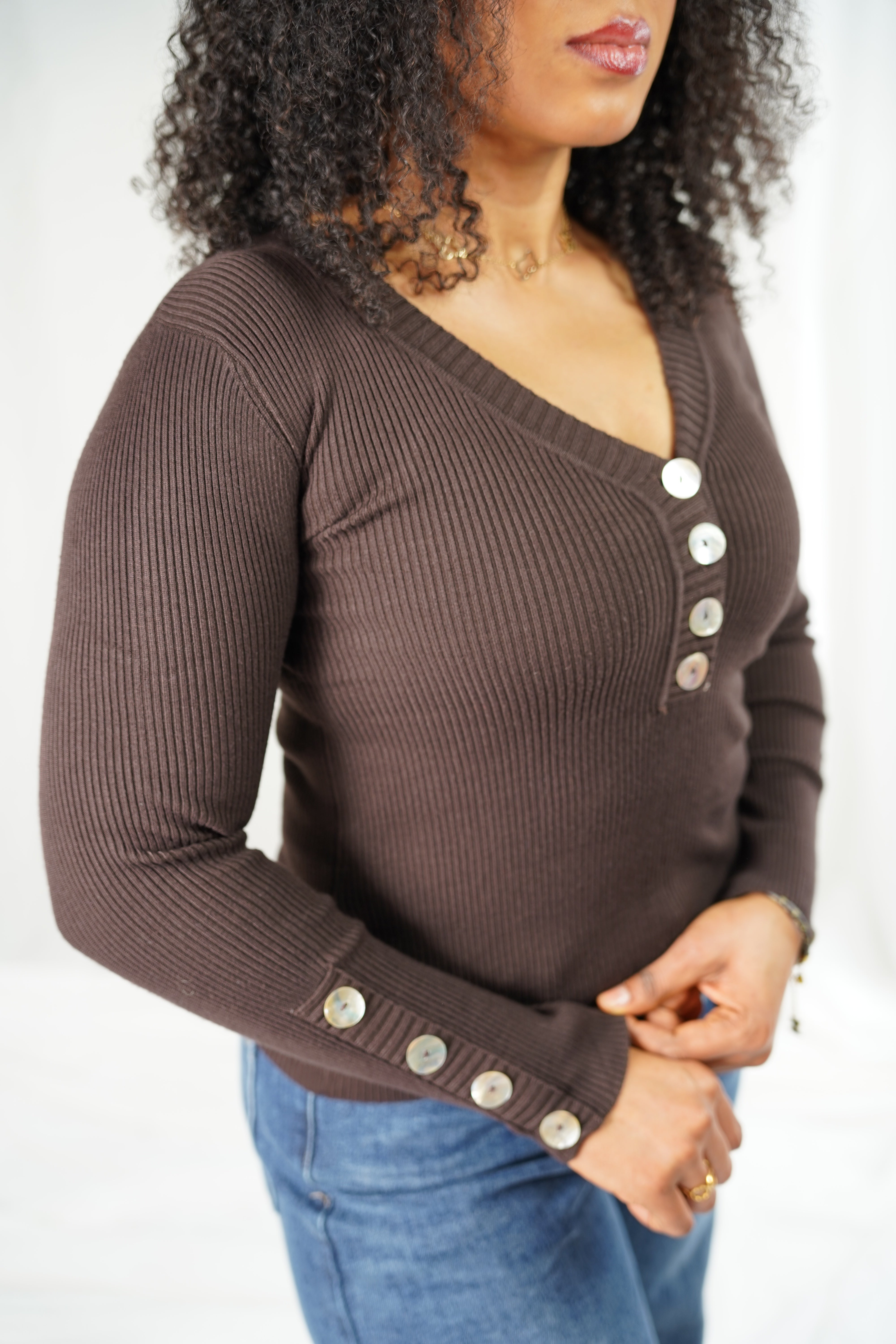 Top Côtelé Chocolat à Boutons Nacrés – Ozelies