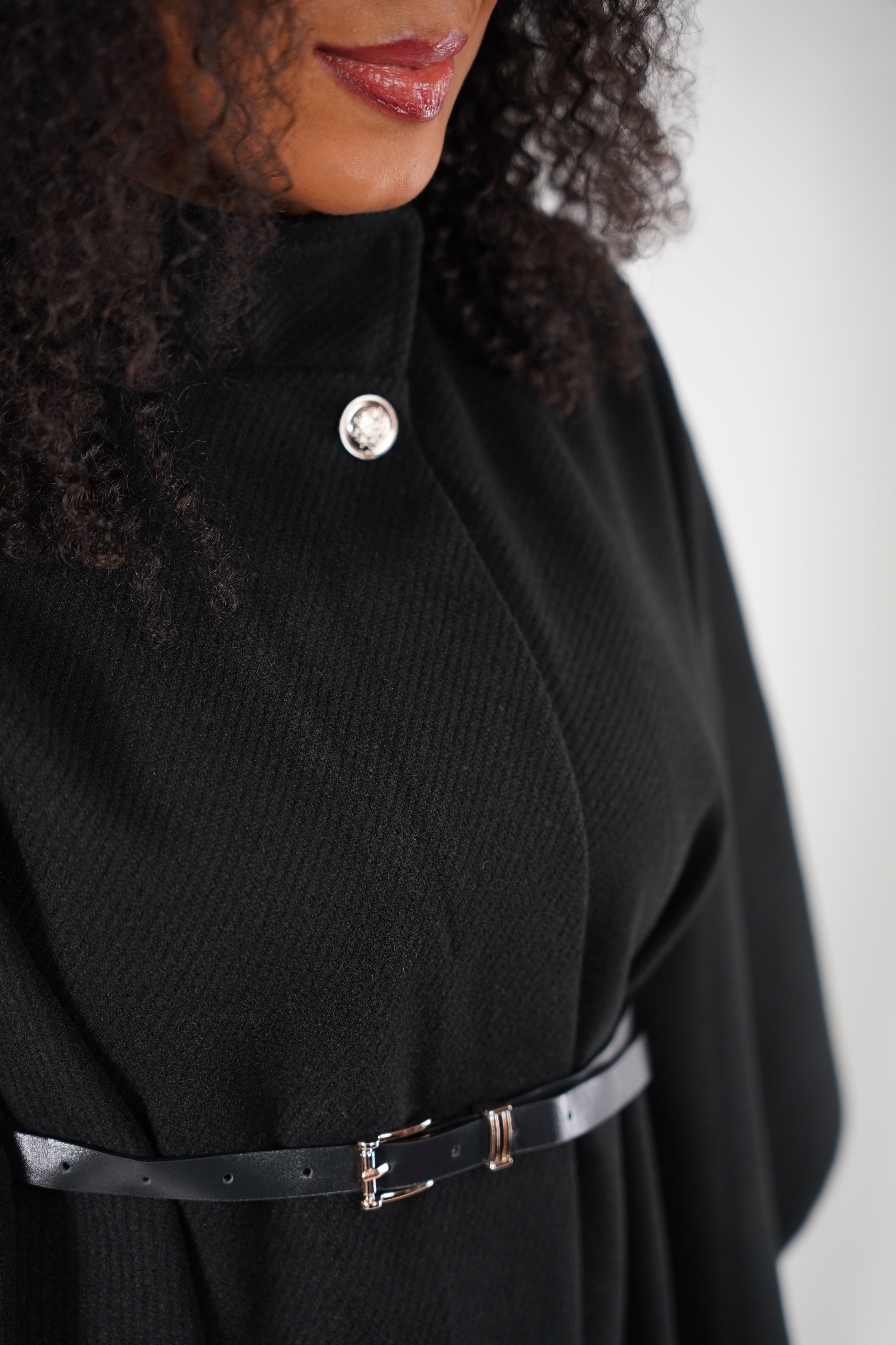 Cape Poncho Élégante avec Ceinture – Noir