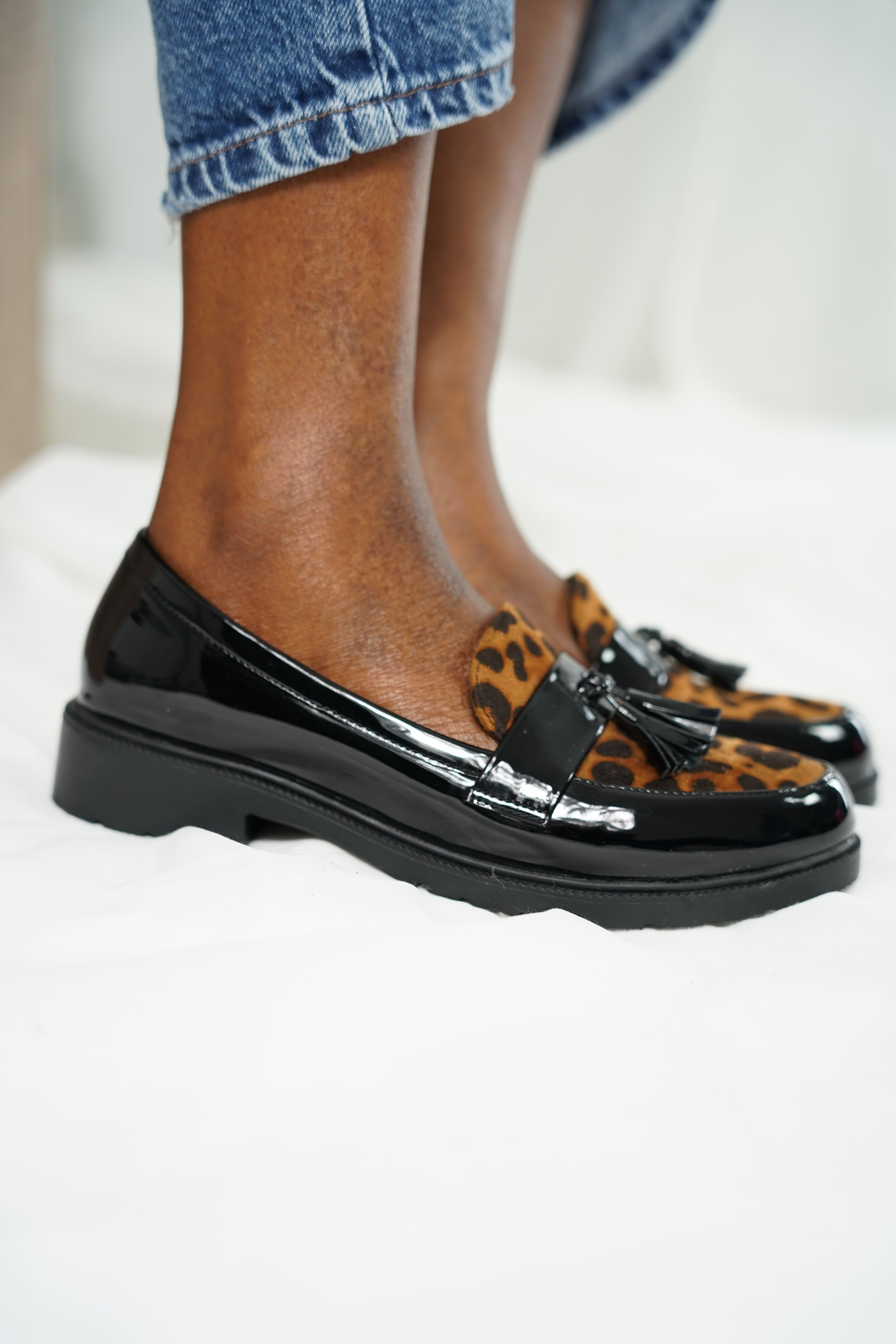 Mocassins Vernis Léopard – Chic & Audacieux