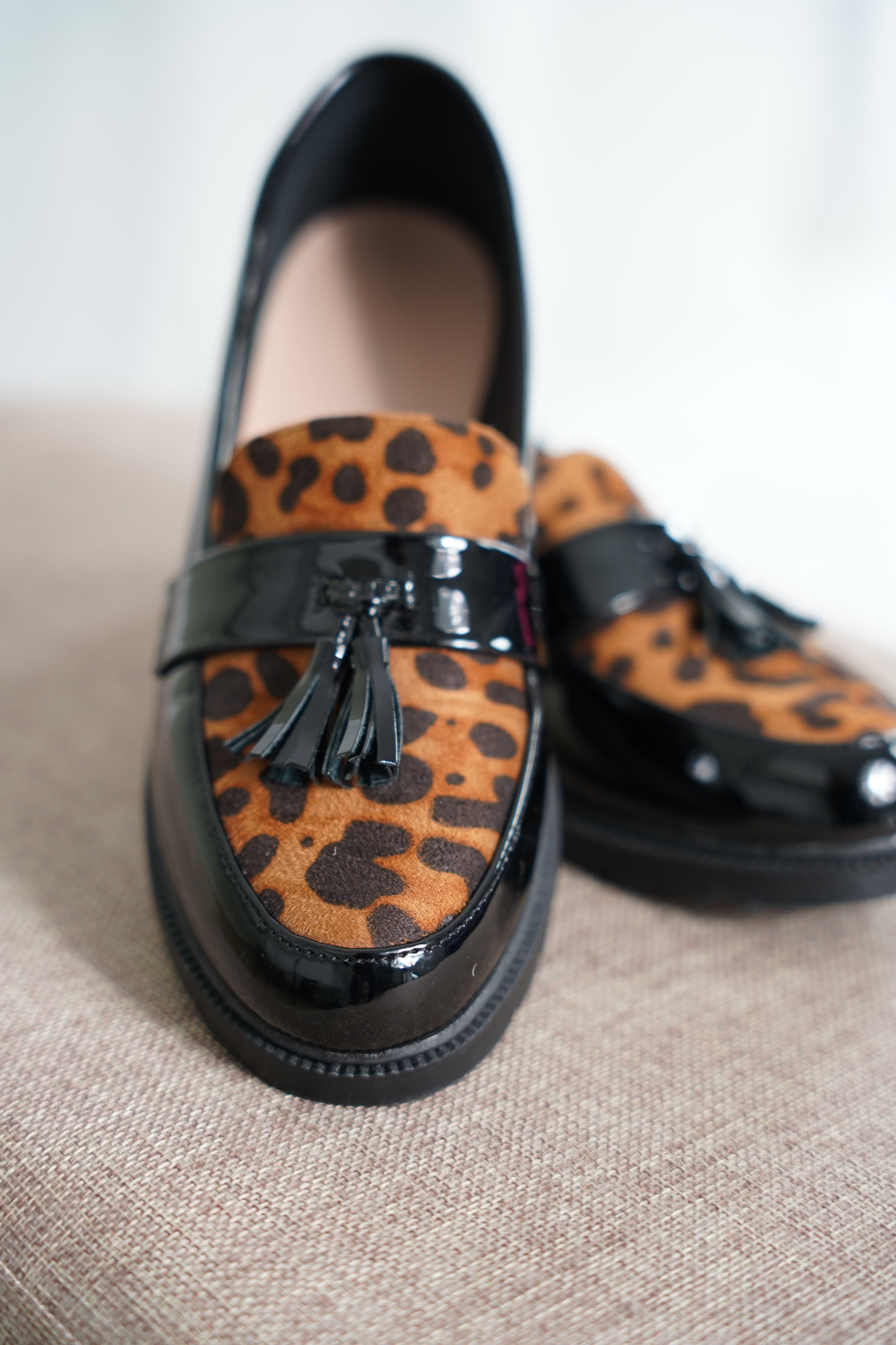 Mocassins Vernis Léopard – Chic & Audacieux