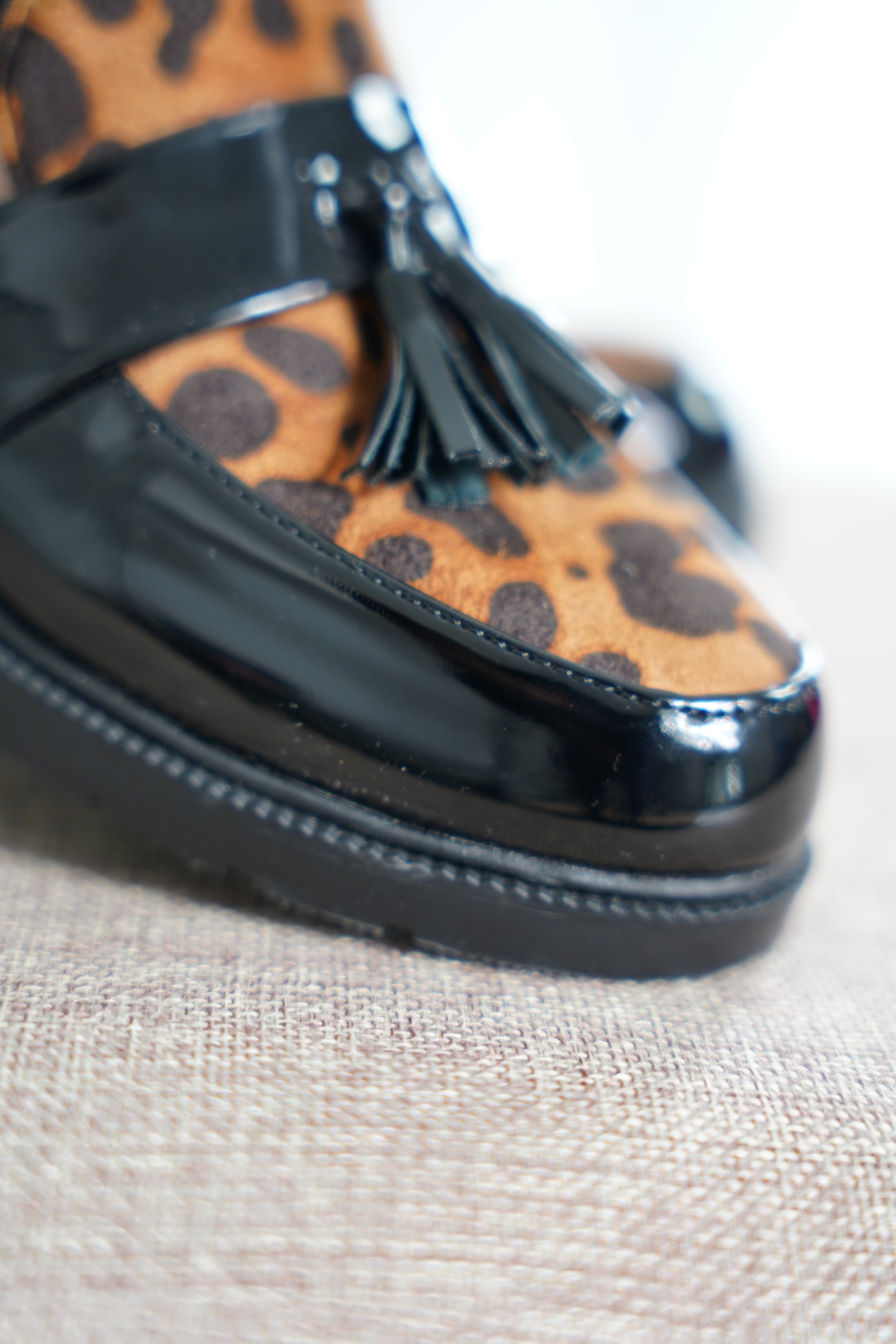 Mocassins Vernis Léopard – Chic & Audacieux