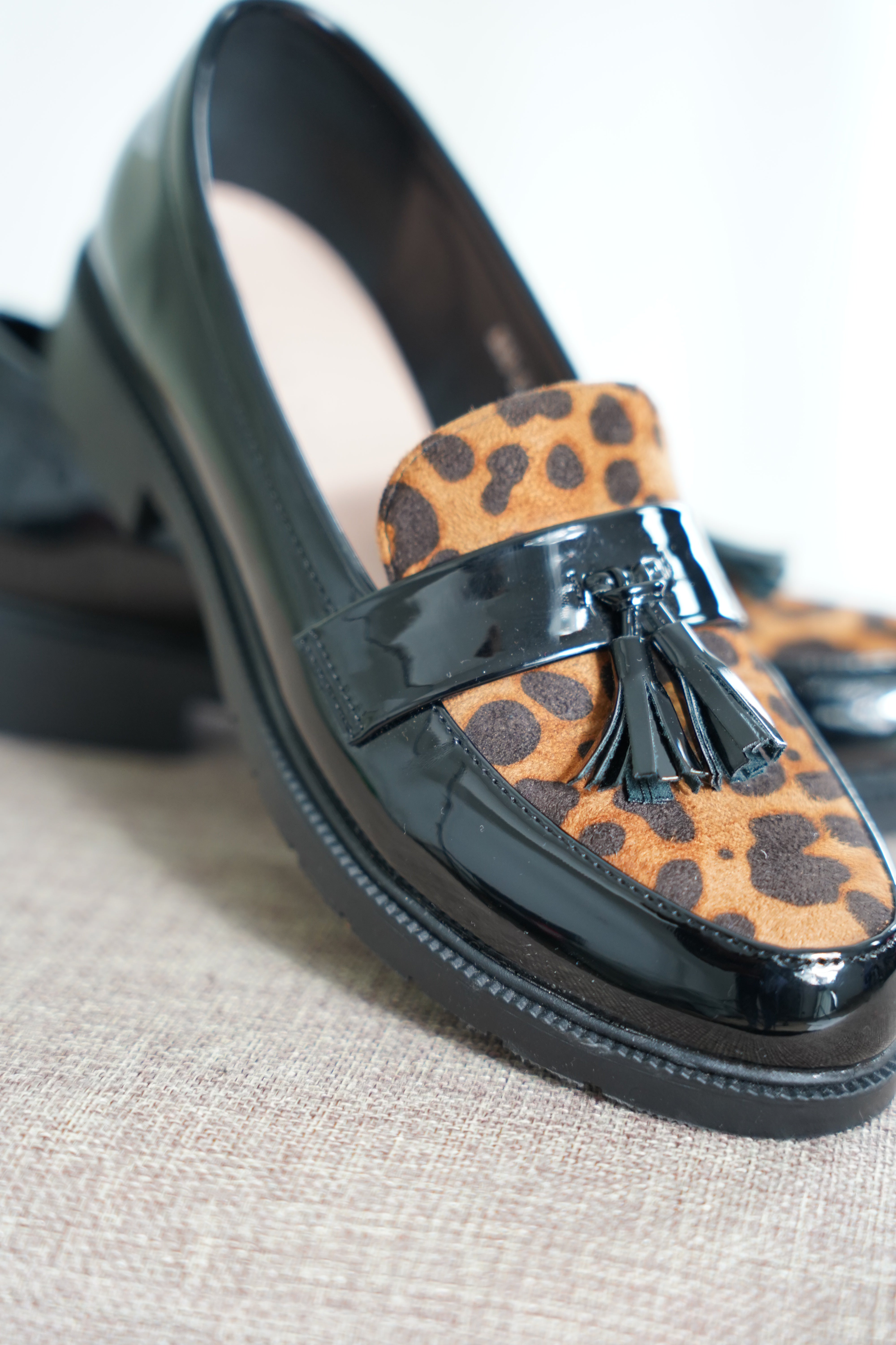 Mocassins Vernis Léopard – Chic & Audacieux