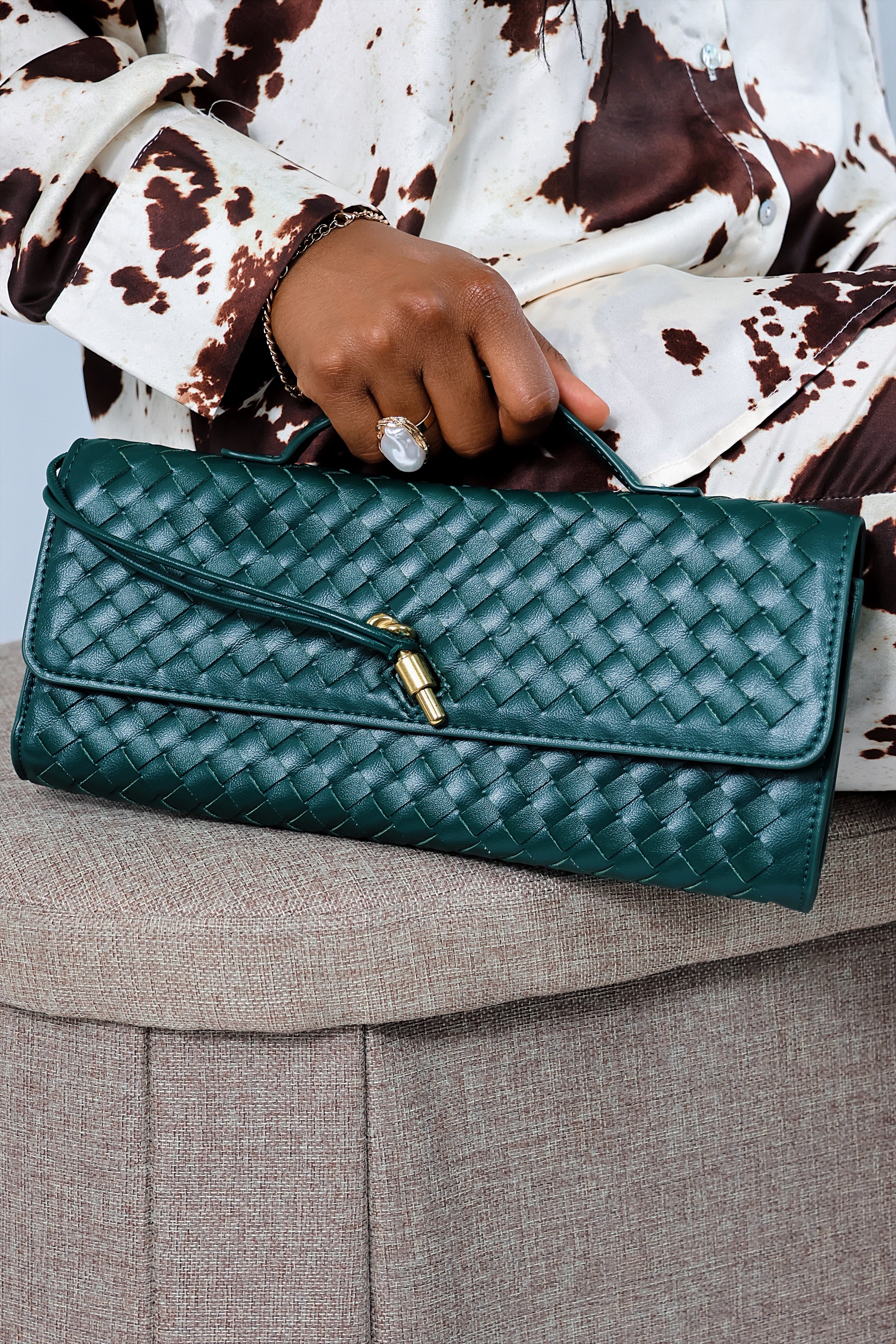 Pochette “Vert Tressé” – Cuir véritable, détail lien doré