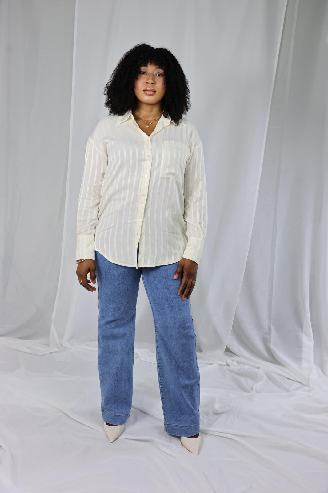 Chemise rayée crème – Élégance décontractée